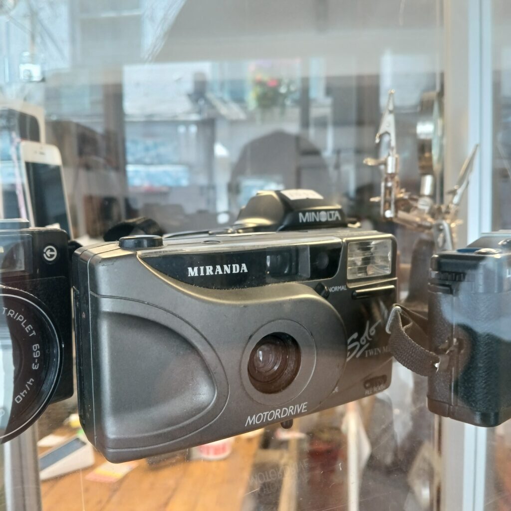 Retro Film Camera Great Condition 17
