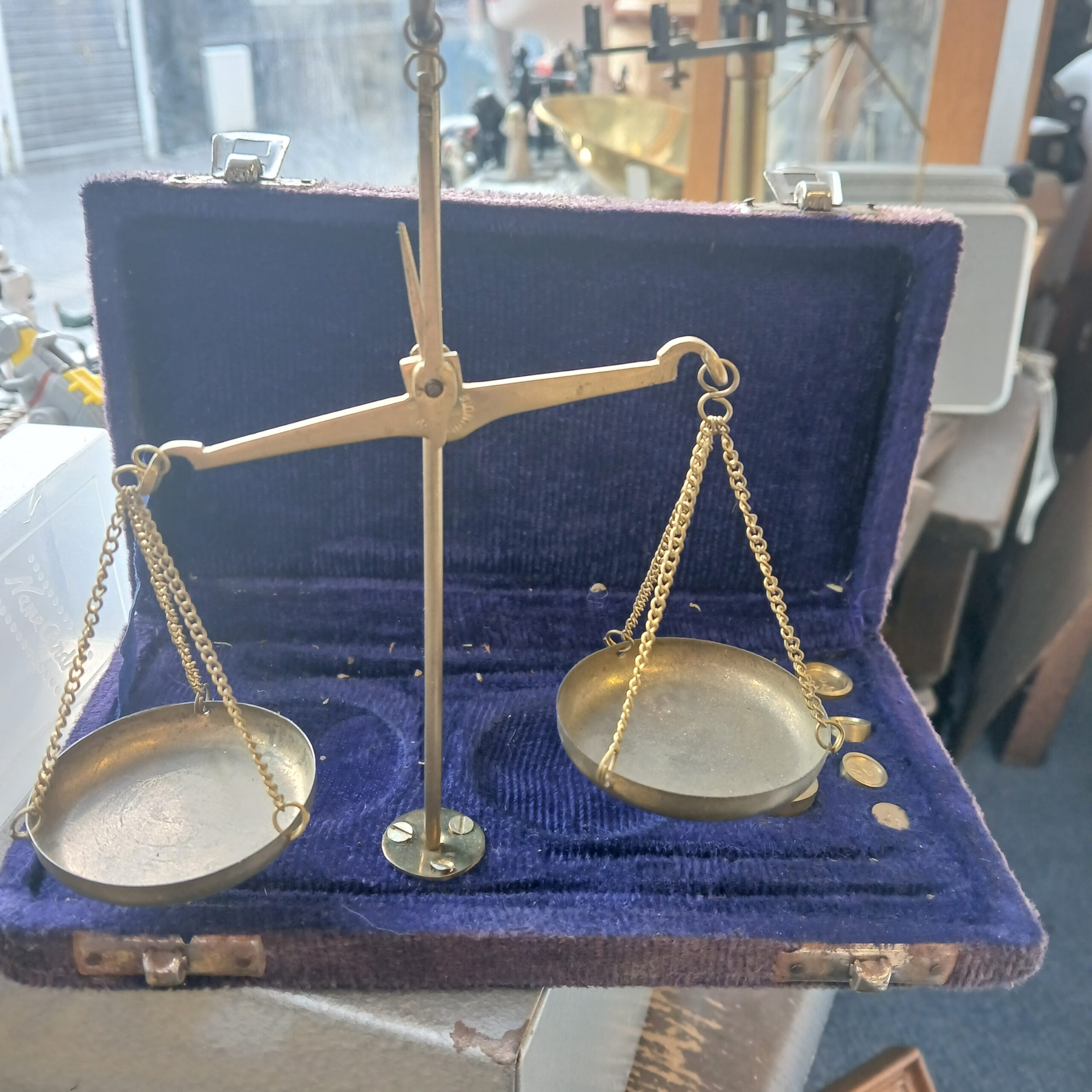 Set of Scales With weights - Chemical or jewellers scales