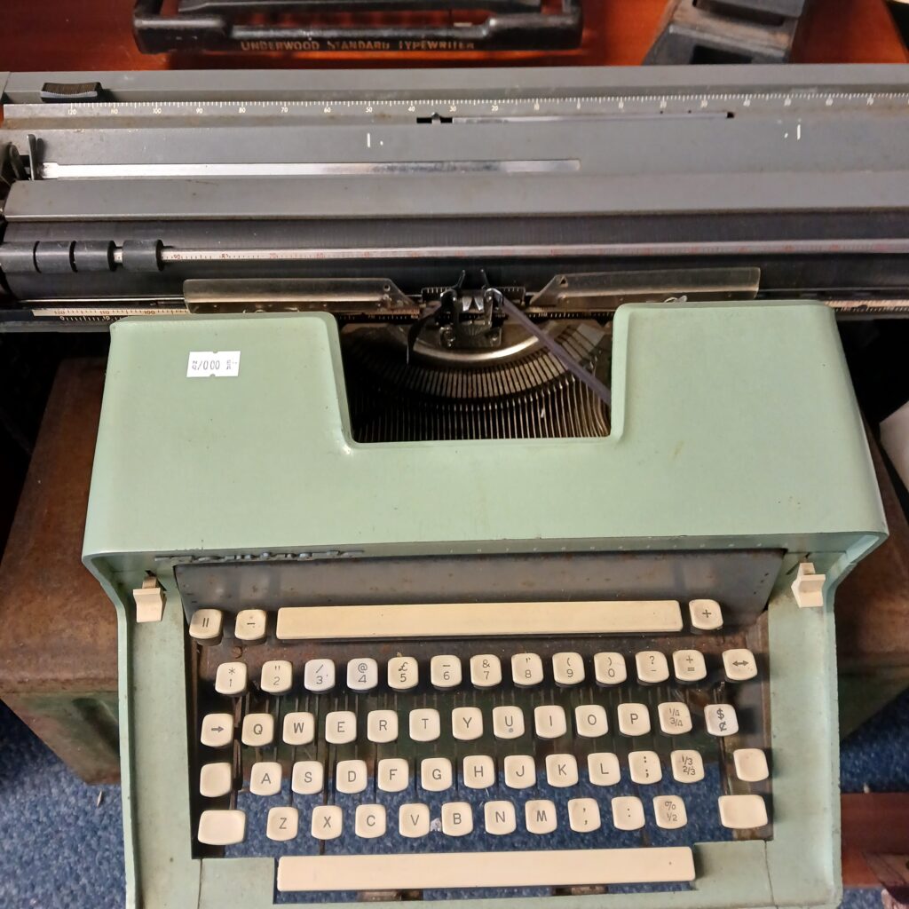 Retro working revlon type writer Rare great condition
