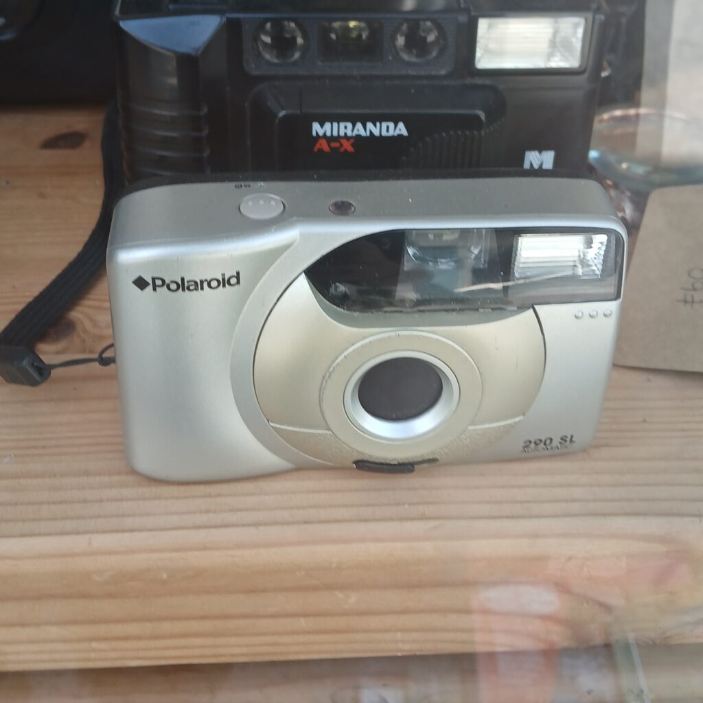 Retro Film Camera Great Condition 16