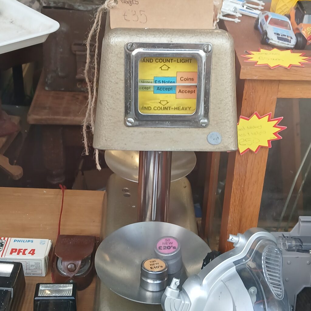 Omal univeral bank money scales with original money weights