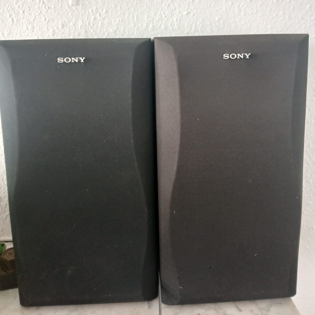 Set Of 2 Speakers For Record Player Ect