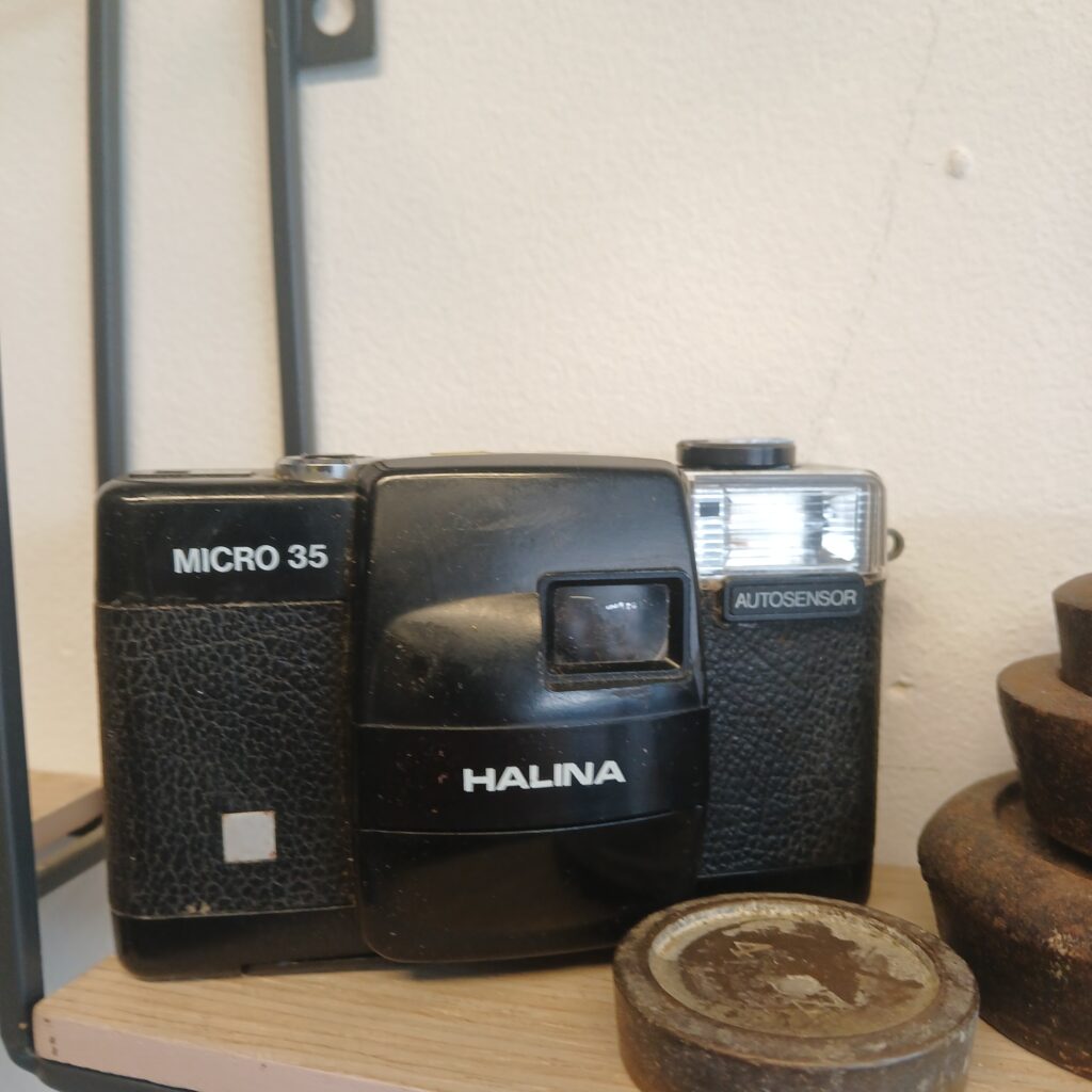 Retro Halina 35mm Film Camera 1