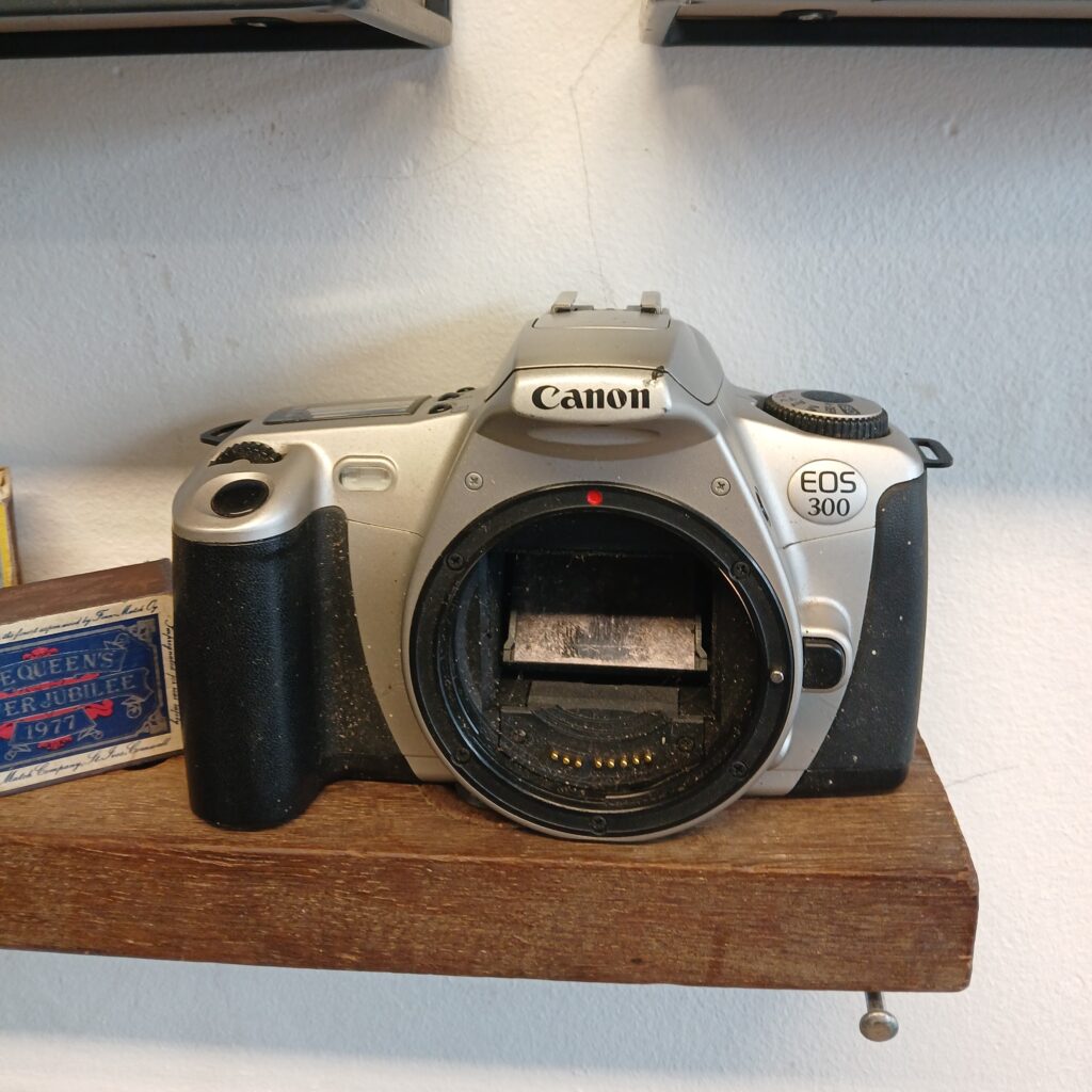 A1 Antique Canon E05 300 Camera Retro 35mm Film Camera